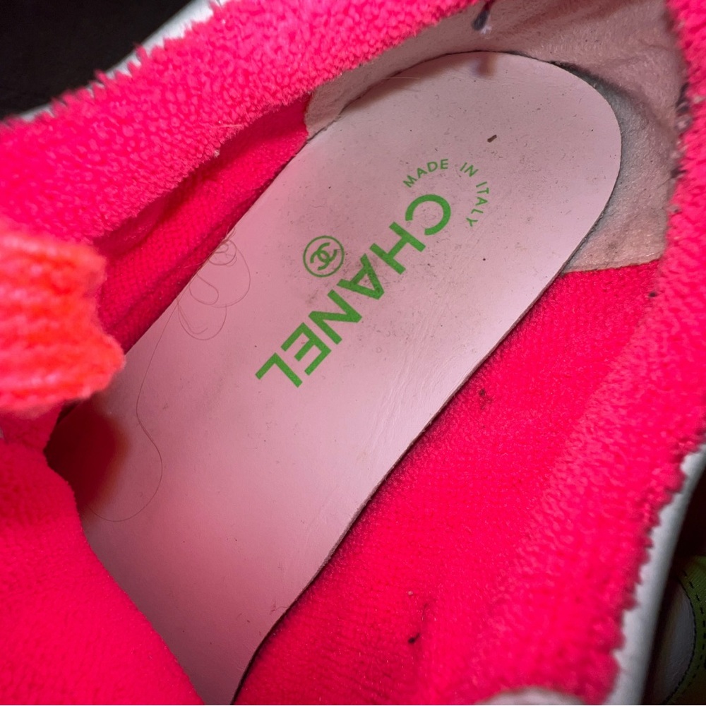 Chanel neon sneakers! Sz 38.5 - Picture 4 of 15